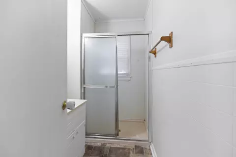 Bath - 709 W Walnut St, Dickson, TN 37055 photo 1 of 1