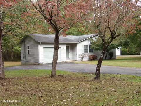 319 Sycamore Dr, Crossville, TN 38555