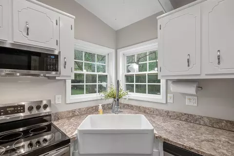 Kitchen - 2938 Highway 48, Cunningham, TN 37052 photo 2 of 2