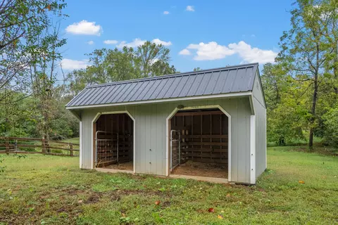 Exterior - 2938 Highway 48, Cunningham, TN 37052 photo 5 of 12