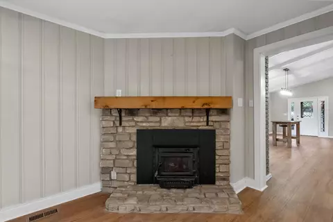 Living - 2938 Highway 48, Cunningham, TN 37052 photo 2 of 5