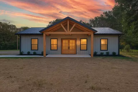 725 Oak Grove Rd, Goodspring, TN 38460