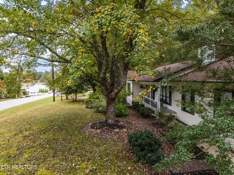 182 Delbridge Ln, Crossville, TN 38558