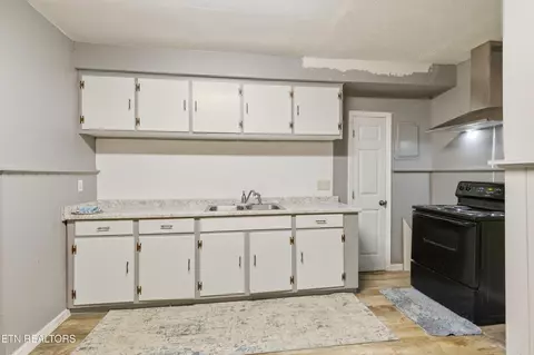 Kitchen - 653 E Hunt Rd, Alcoa, TN 37701 photo 5 of 5