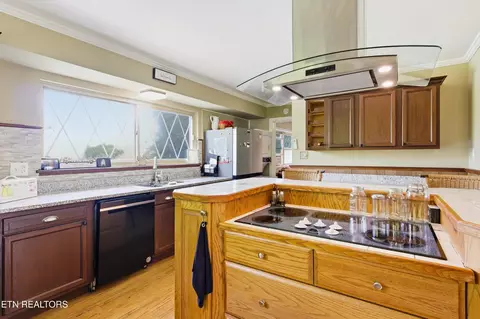Kitchen - 653 E Hunt Rd, Alcoa, TN 37701 photo 2 of 5