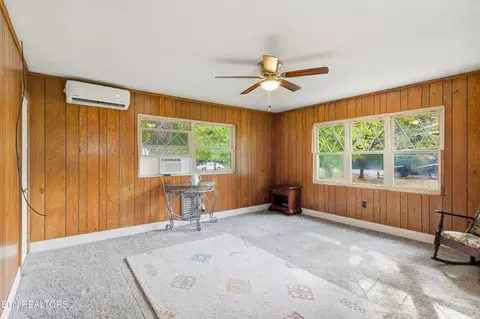 Living - 653 E Hunt Rd, Alcoa, TN 37701 photo 3 of 7