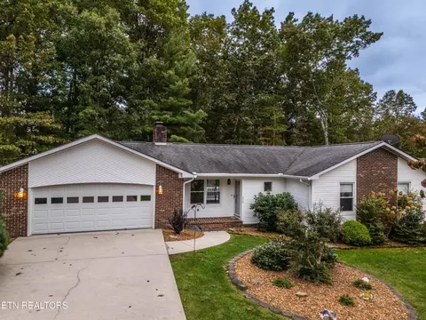 238 Lakeview Dr, Crossville, TN 38558