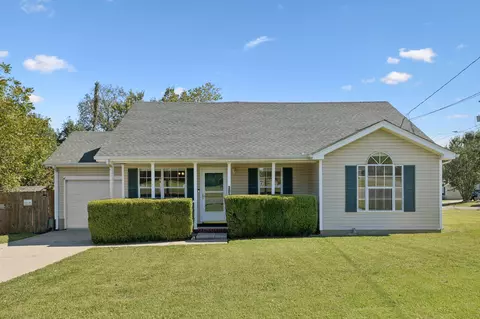 303 Holland Ridge Dr, La Vergne, TN 37086