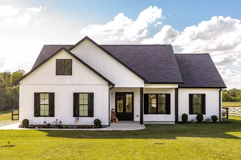 721 New Deal Potts Rd, Cottontown, TN 37048