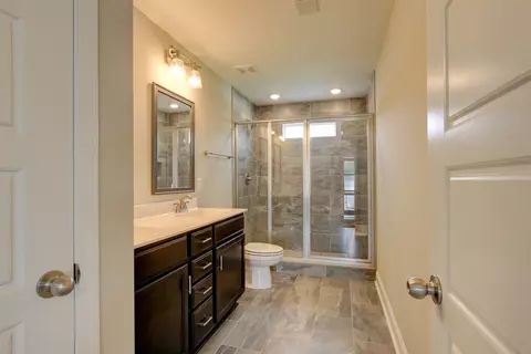 Bath - 231 King Rd, Clarksville, TN 37042 photo 1 of 4