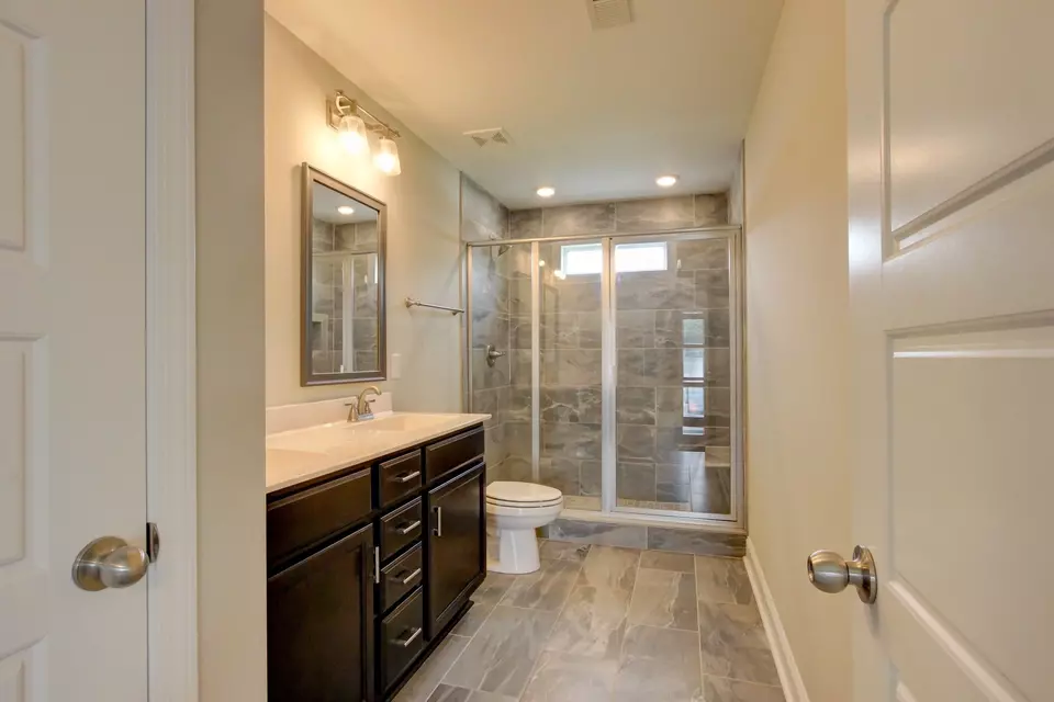 Bath - 231 King Rd, Clarksville, TN 37042 photo 1 of 4