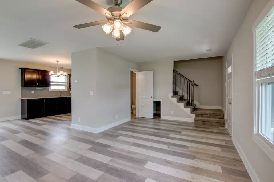 Living - 231 King Rd, Clarksville, TN 37042 photo 1 of 2