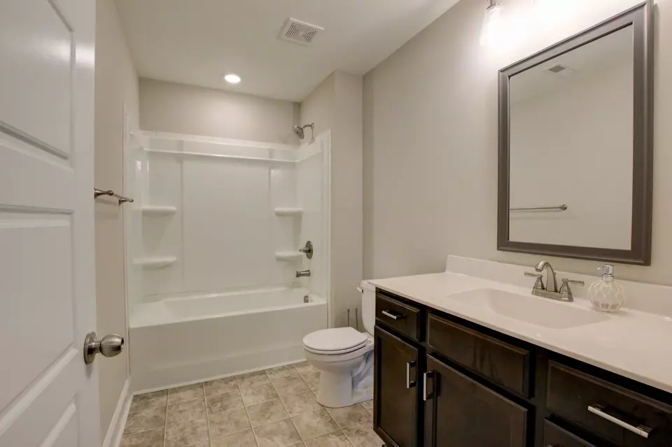 Bath - 231 King Rd, Clarksville, TN 37042 photo 4 of 4