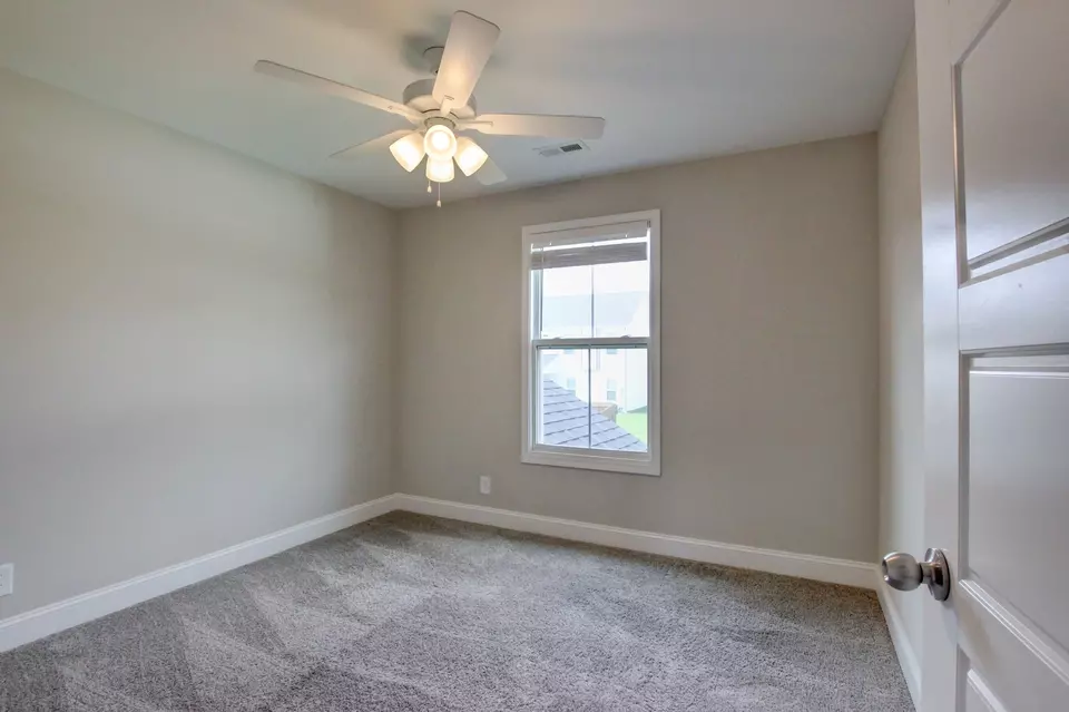 Bedroom - 231 King Rd, Clarksville, TN 37042 photo 4 of 10