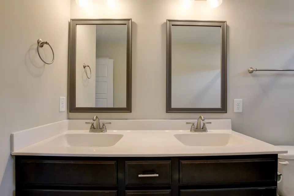 Bath - 231 King Rd, Clarksville, TN 37042 photo 2 of 4