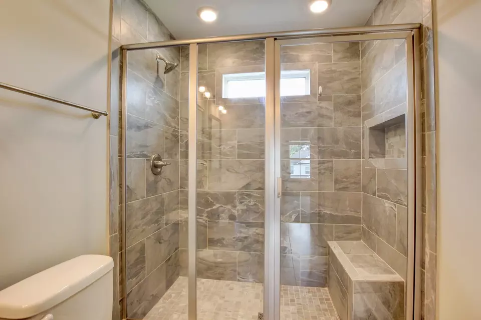 Bath - 231 King Rd, Clarksville, TN 37042 photo 3 of 4