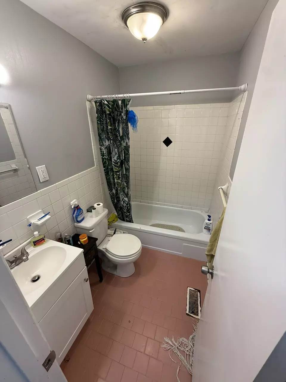 Bath - 352 Foxglove Dr, Nashville, TN 37211 photo 2 of 2
