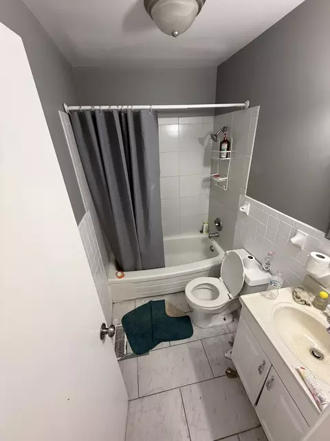 Bath - 352 Foxglove Dr, Nashville, TN 37211 photo 1 of 2