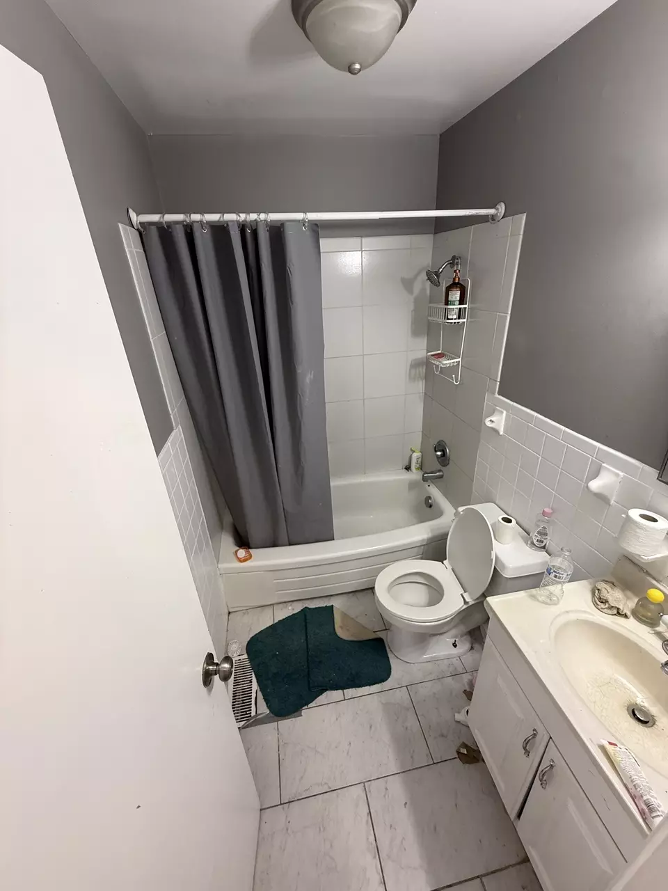 Bath - 352 Foxglove Dr, Nashville, TN 37211 photo 1 of 2