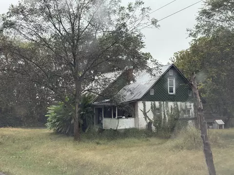 307 Railroad St, Petersburg, TN 37144