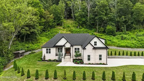 3301 Greenway Dr, Knoxville, TN 37918