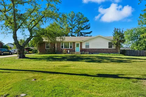 2204 Lynwood Dr, Greenbrier, TN 37073