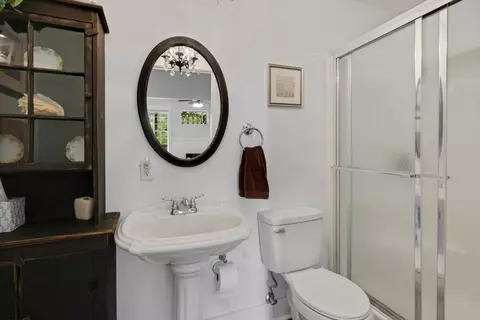 Bath - 9857 Caseview Dr, Harrison, TN 37341 photo 8 of 8