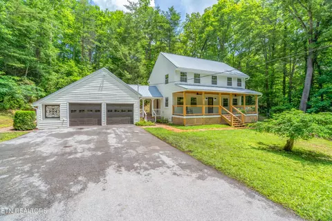 706 Skyline Dr, Gatlinburg, TN 37738