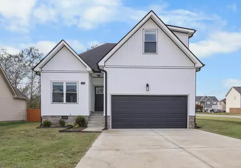 3748 Silver Fox Ct, Clarksville, TN 37040