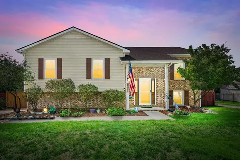 3519 Clover Hill Dr, Clarksville, TN 37043