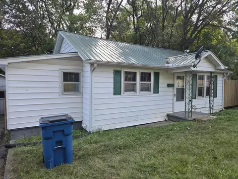 148 E Lake St, Camden, TN 38320
