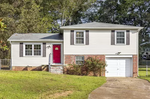 1843 Snoopy Ln, Hixson, TN 37343