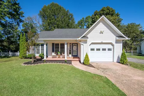224 Willow Dr, Adamsville, TN 38310