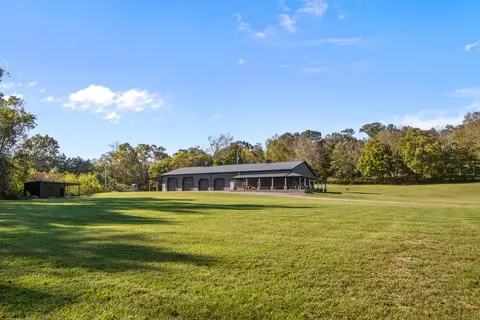 Exterior - 3950 Budds Creek Rd, Cunningham, TN 37052 photo 6 of 6