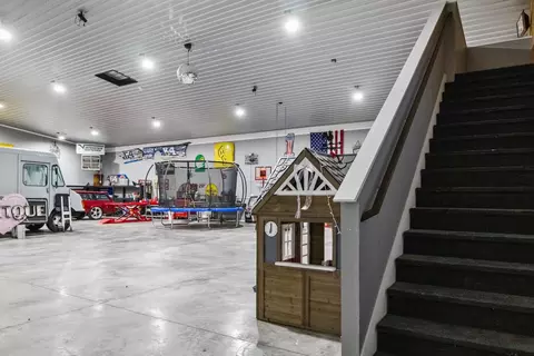 Entry Way - 3950 Budds Creek Rd, Cunningham, TN 37052 photo 5 of 5