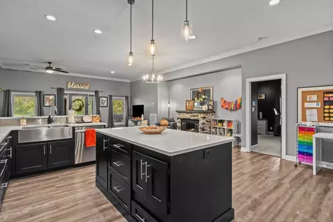 Kitchen - 3950 Budds Creek Rd, Cunningham, TN 37052 photo 3 of 7