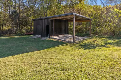 Exterior - 3950 Budds Creek Rd, Cunningham, TN 37052 photo 5 of 6