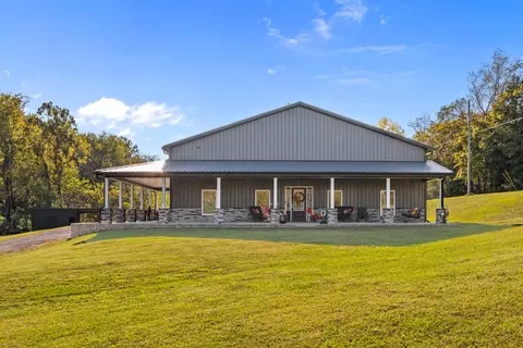 Exterior - 3950 Budds Creek Rd, Cunningham, TN 37052 photo 1 of 6
