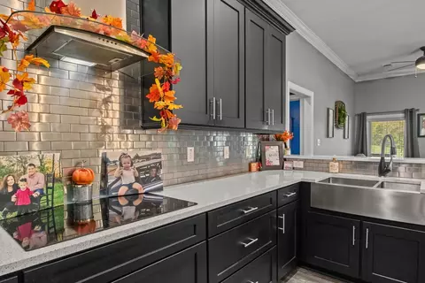 Kitchen - 3950 Budds Creek Rd, Cunningham, TN 37052 photo 4 of 7