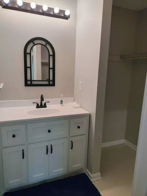 Bath - 52 Eagle Cv, Jackson, TN 38305 photo 1 of 4