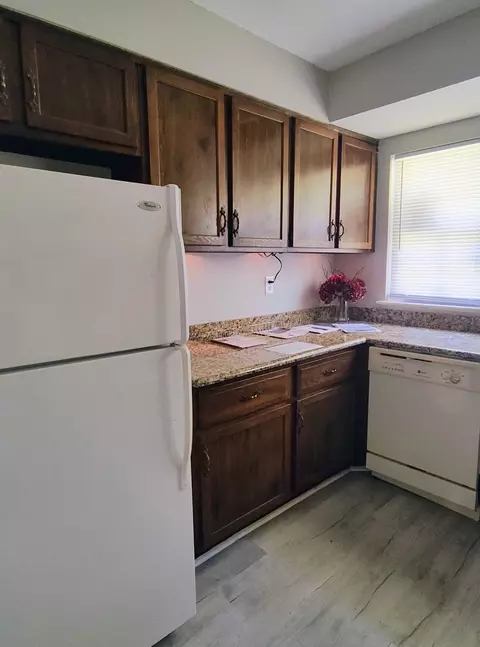 Kitchen - 52 Eagle Cv, Jackson, TN 38305 photo 2 of 2
