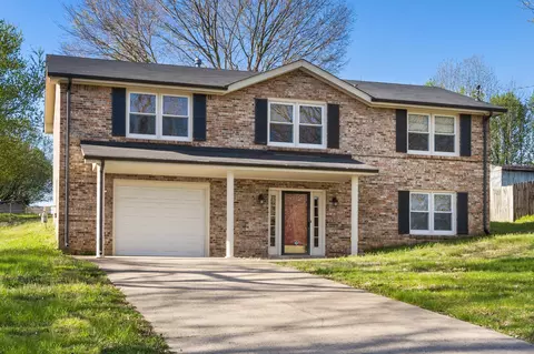 326 Meadowgreen Dr, Clarksville, TN 37040