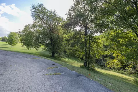 1202 Valarie Ln, Columbia, TN 38401