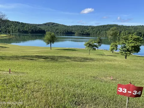 1 Crown Pt, La Follette, TN 37766