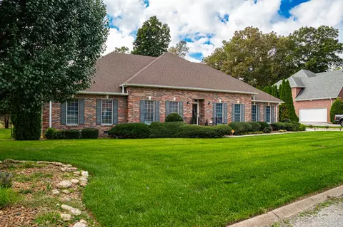 302 Albemarle Dr, Tullahoma, TN 37388