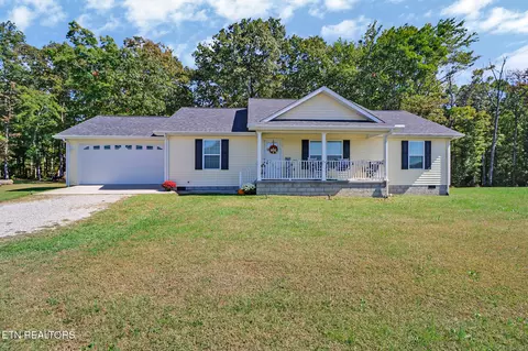 413 St Anthony Dr, Jamestown, TN 38556