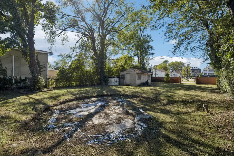 Exterior - 824 N 5th St, Nashville, TN 37207 photo 9 of 13