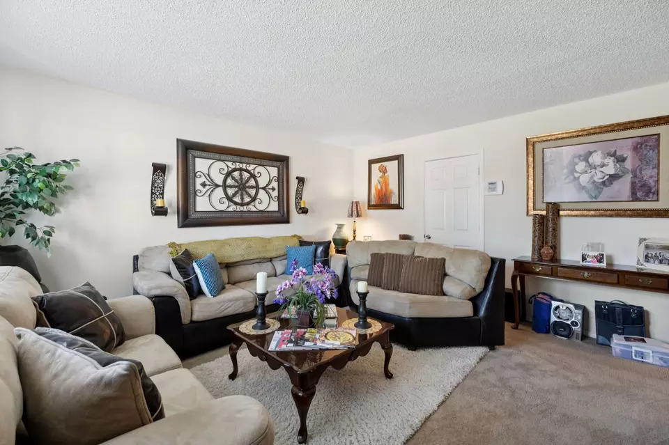 Living - 824 N 5th St, Nashville, TN 37207 photo 2 of 4