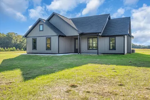 Exterior - 1053 Arch Cope Rd, Morrison, TN 37357 photo 2 of 5
