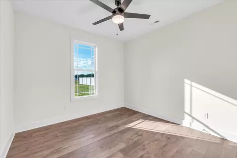 Bedroom - 1053 Arch Cope Rd, Morrison, TN 37357 photo 3 of 4